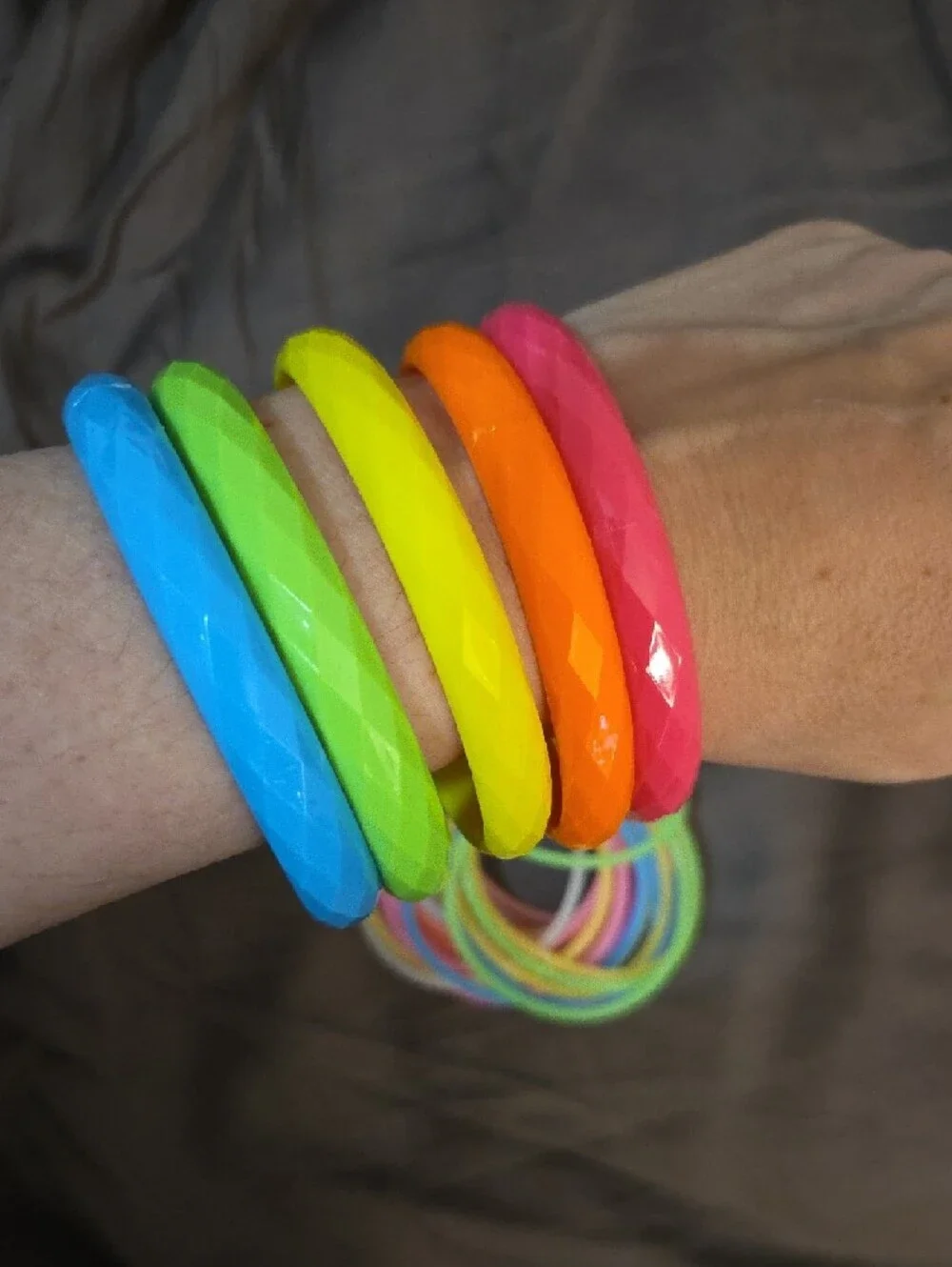 Neon Bangle Bracelet Set - Multicolor Plastic Stackable Bangles 80s Style
